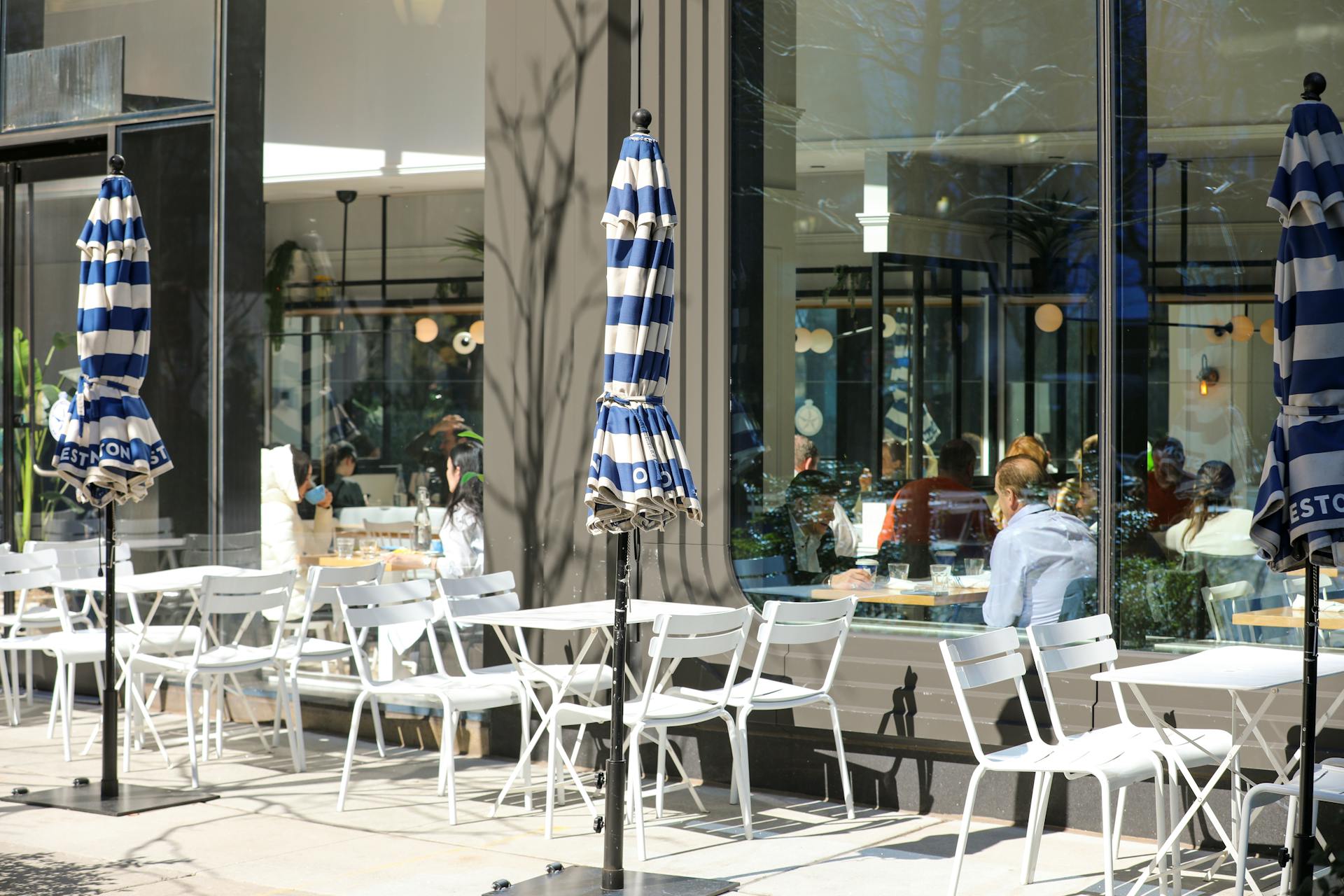 Exterior of a New York City café with outdoor seating